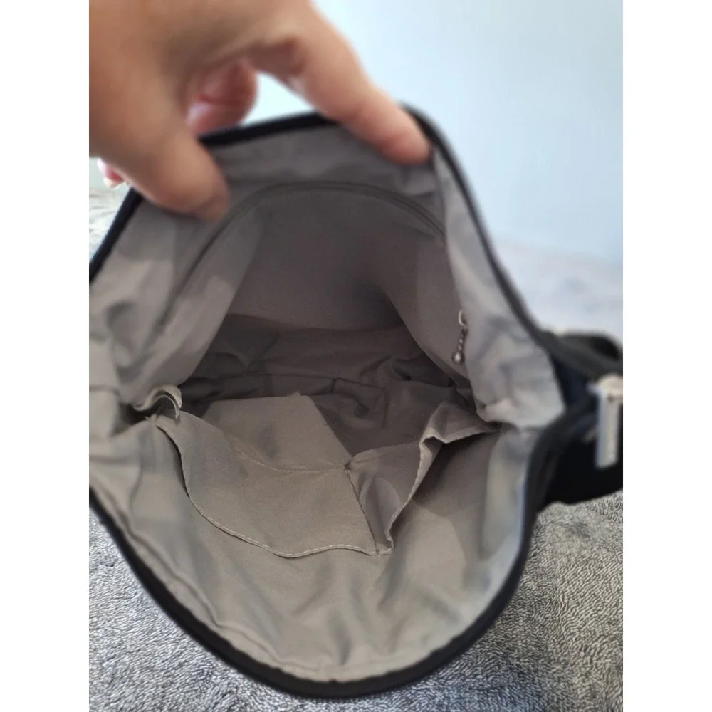 Baggallini Nylon Crossbody Bag Purse Womens Medium Black On The Go‎ Hiking
